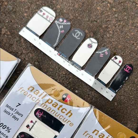 Nail Patch Manicure Set - Picture 3 of 5